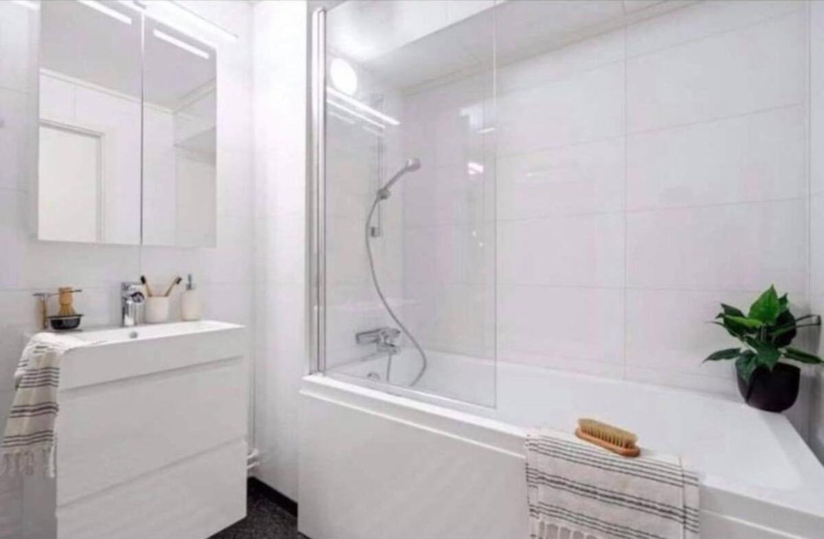 Arctic Inn, Cozy Single Bed Private Room In A Shared Apartment With Stunning Tromso Views Екстериор снимка