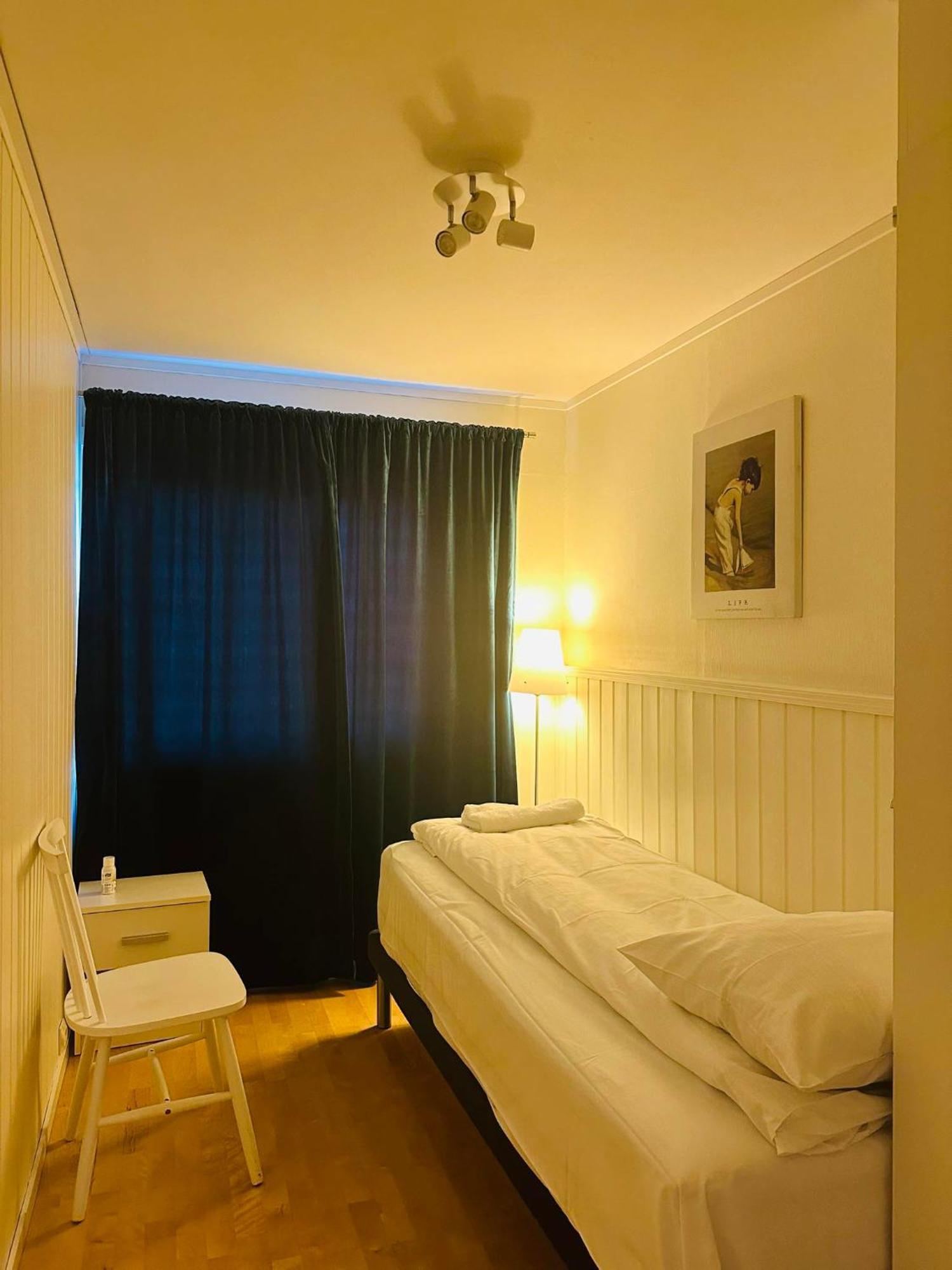 Arctic Inn, Cozy Single Bed Private Room In A Shared Apartment With Stunning Tromso Views Екстериор снимка